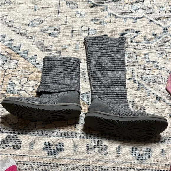 UGG Classic cardi sweater knit boot. Size 8 - Picture 2 of 10